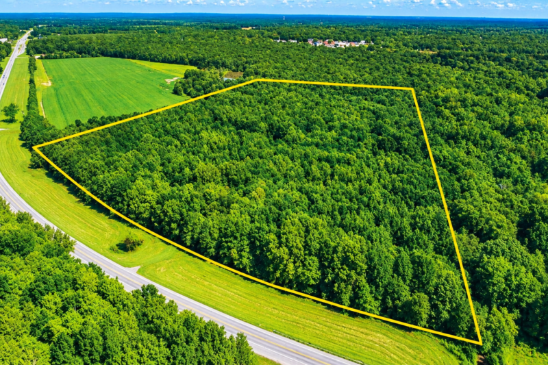 $2,700/Acre City-Limits Sanctuary: 27.5-Acre Unrestricted Recreational Investment in Huntingdon, TN