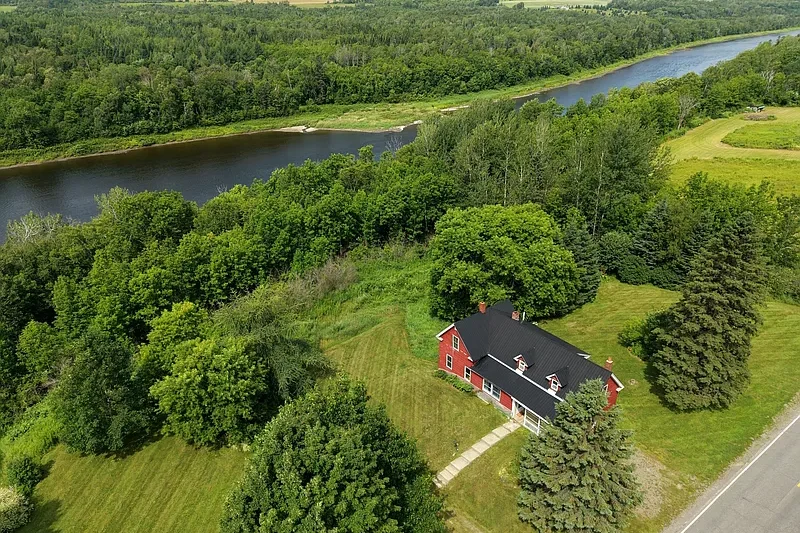 Is 316 Parkhurst Siding Road a Hidden Gem or a Renovation Money Pit?