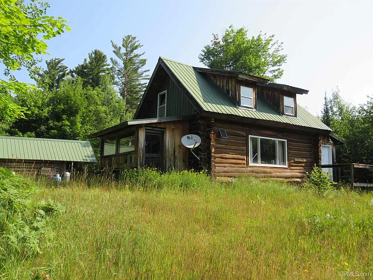 40-Acre Off-Grid Cabin in Michigan for $114,800: A Remote Upper Peninsula Wilderness Retreat
