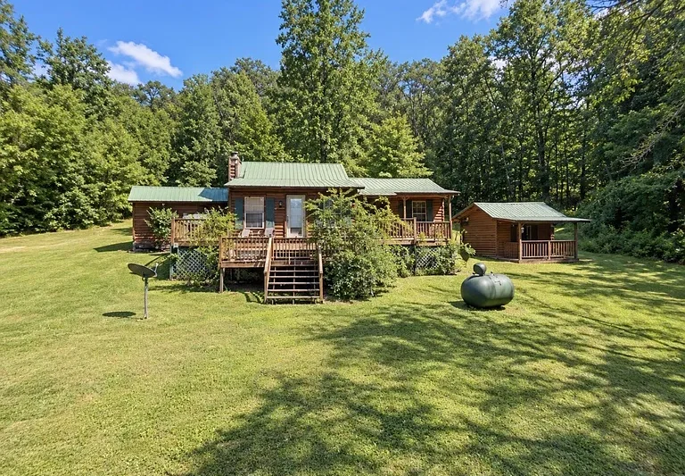 5.12 Acres in Tennessee for $110,000: Fixer-Upper Home in Tennessee Ridge